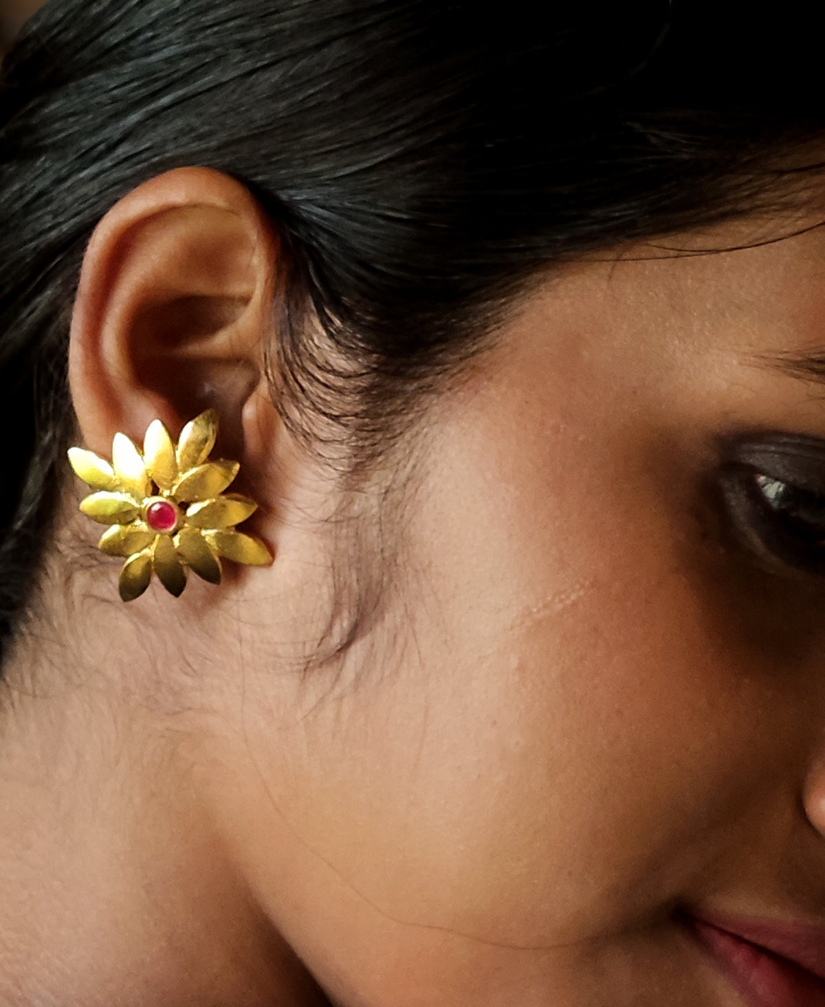 Raanga Gouri Pallav Ear Stud