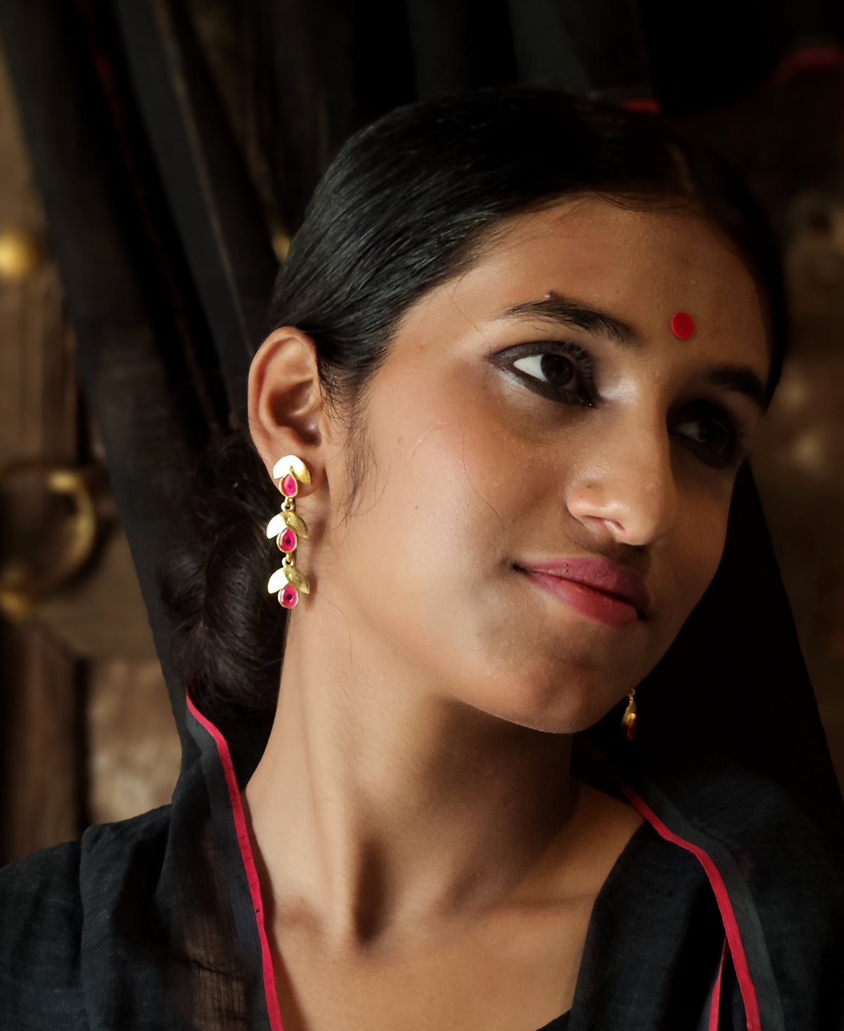 Raanga Pallav Earring