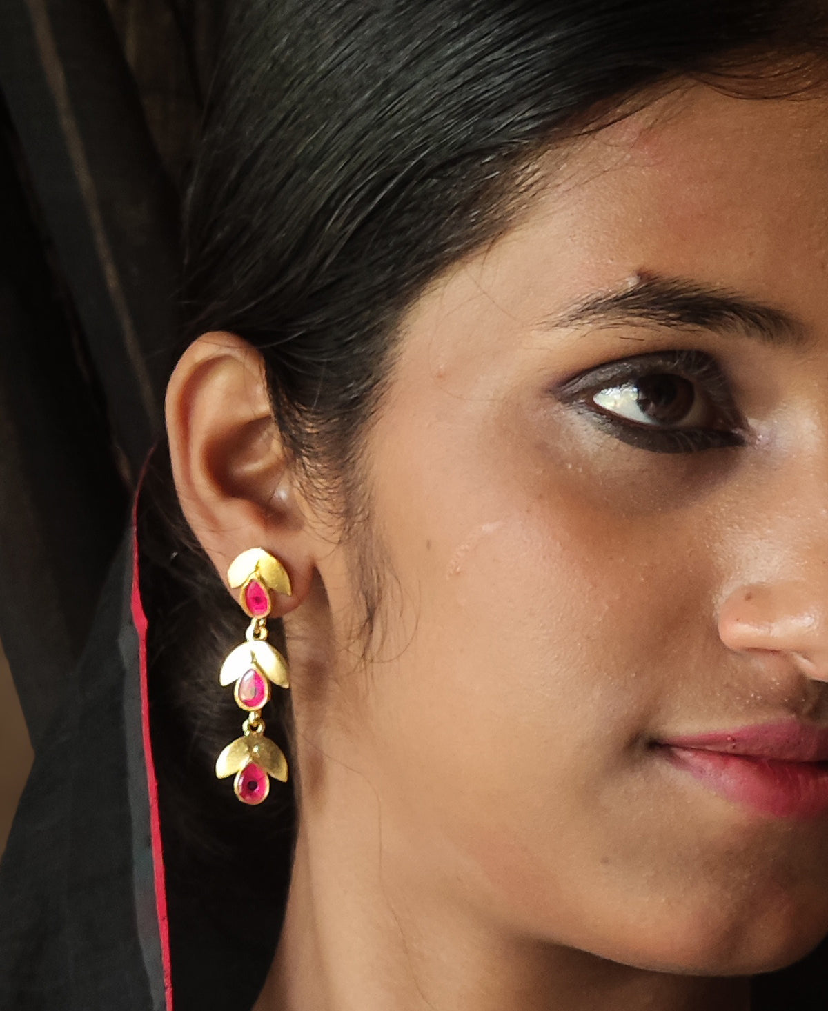 Raanga Pallav Earring