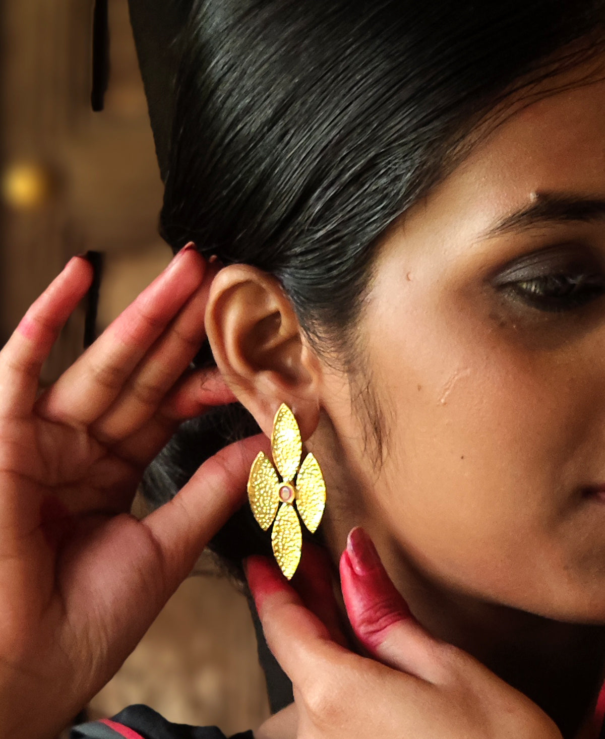 Raanga Phalguni Pallav Ear Stud
