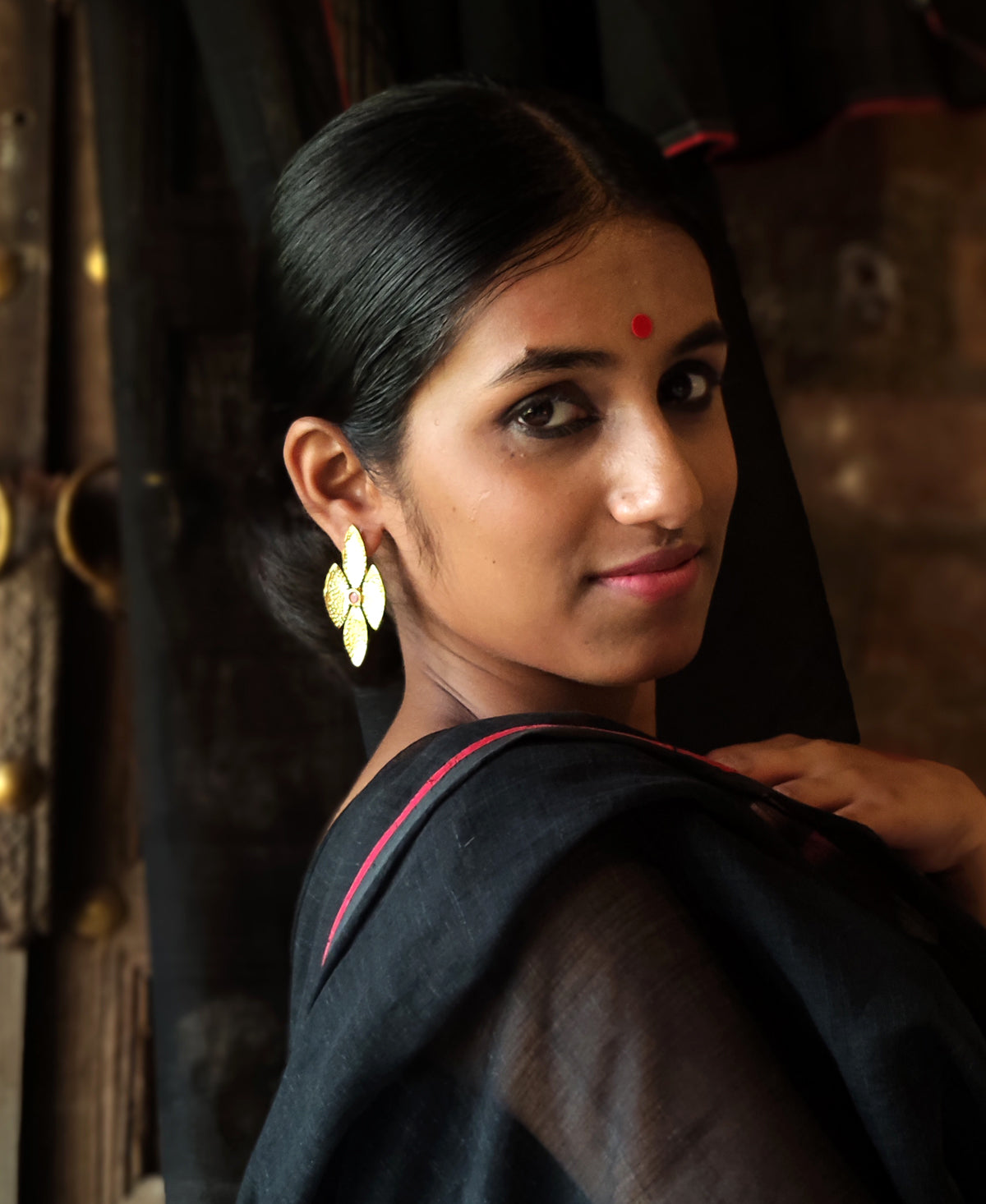 Raanga Phalguni Pallav Ear Stud