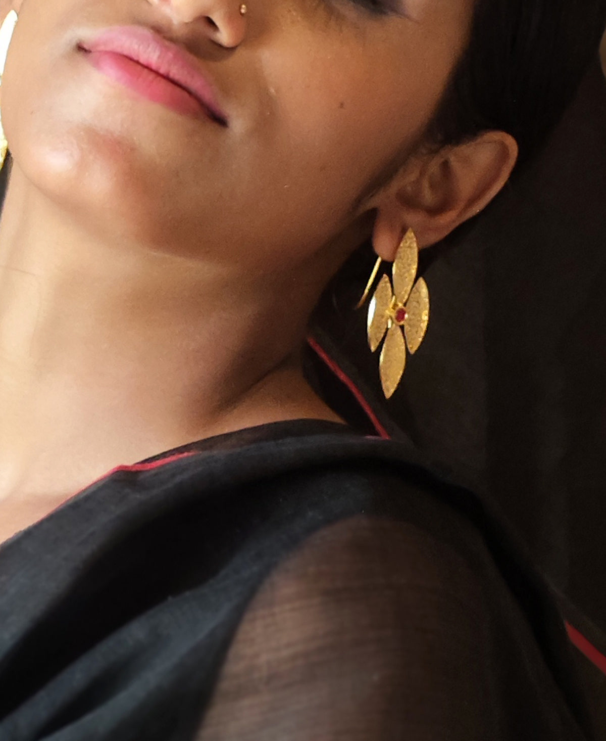 Raanga Phalguni Pallav Ear Stud