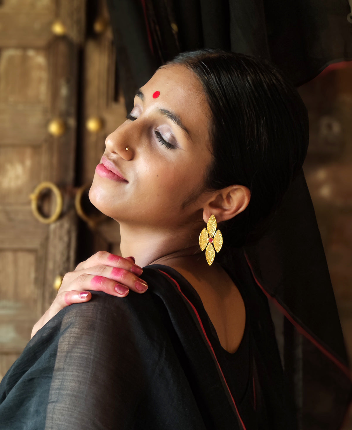Raanga Phalguni Pallav Ear Stud