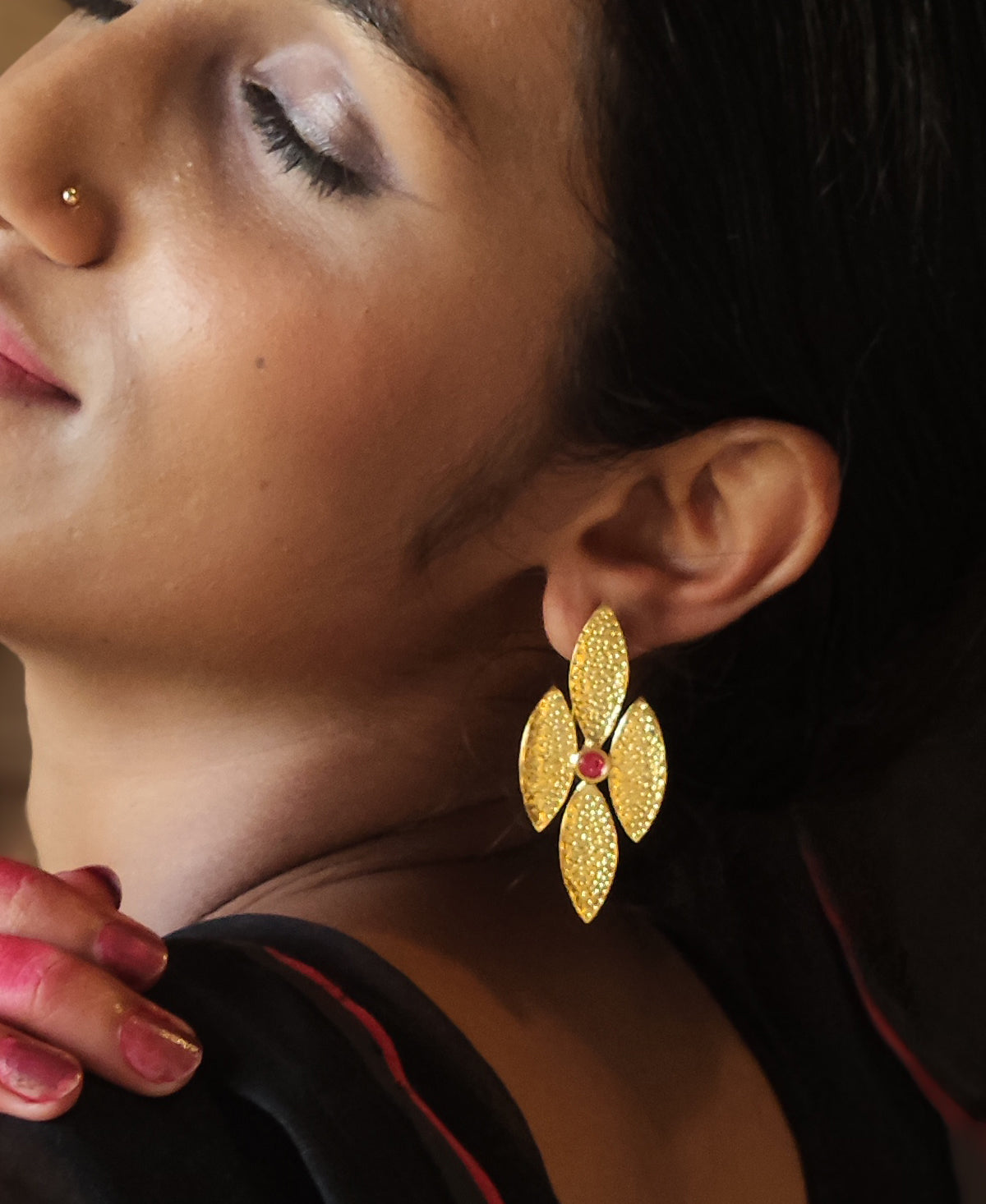 Raanga Phalguni Pallav Ear Stud