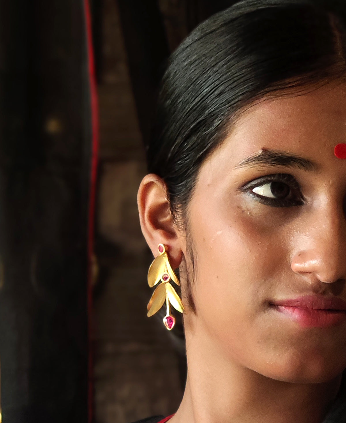 Raanga Sondha Pallav Earring