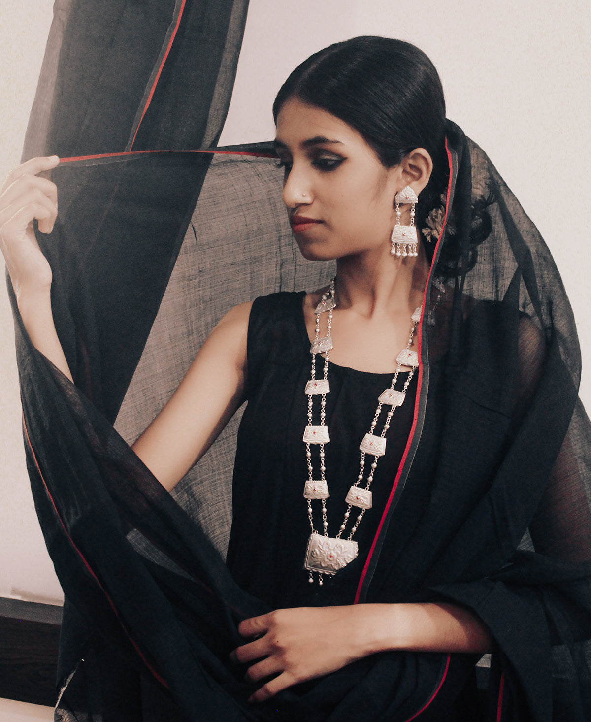 Nakshi Rupo Haar Set