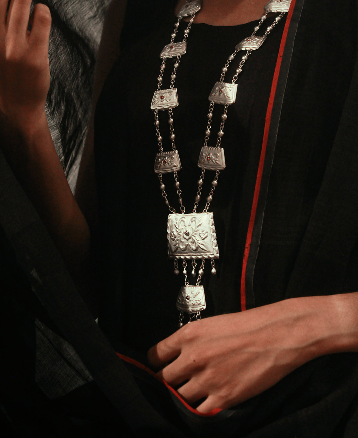 Nakshi Rupo Haar Set