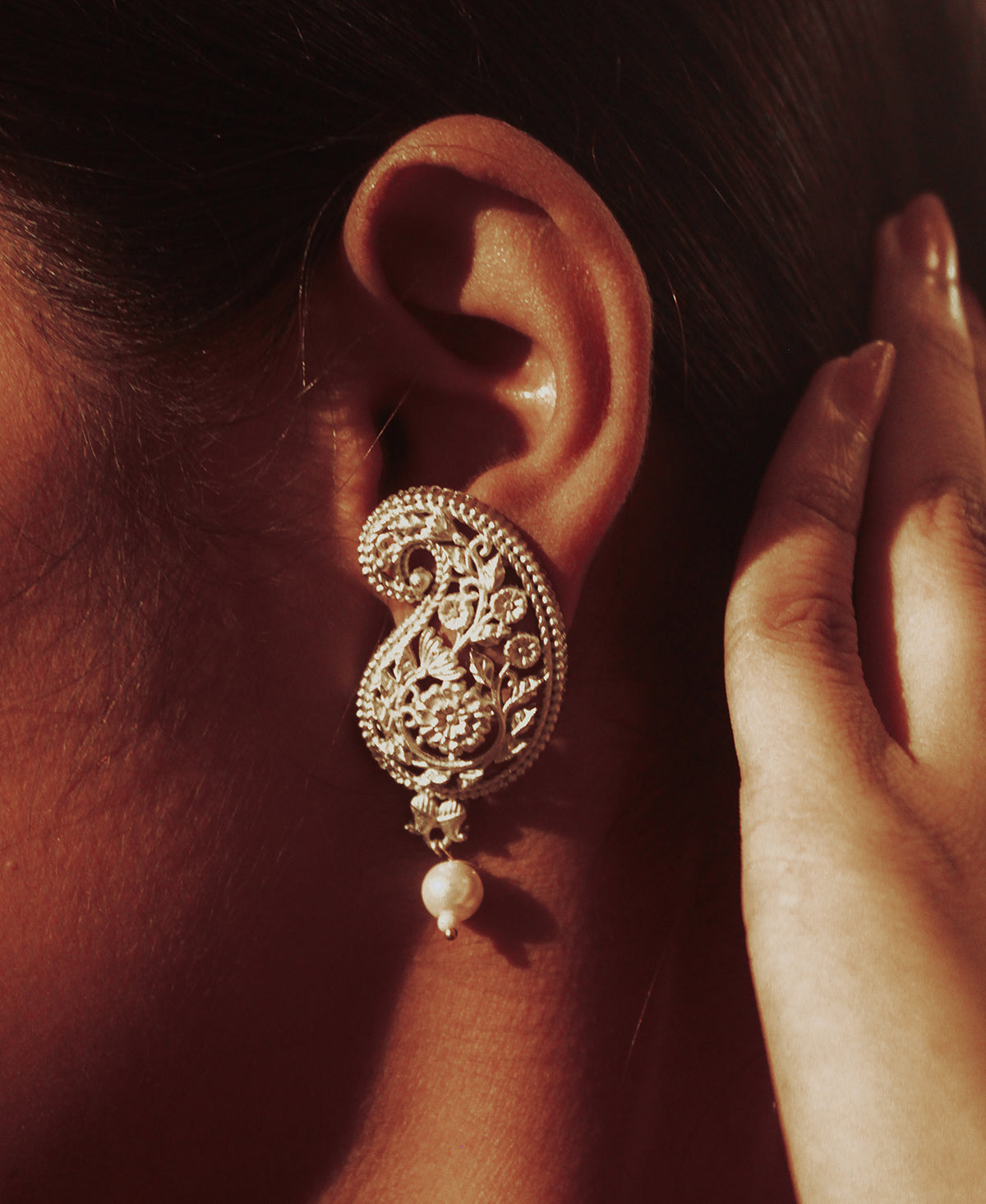 Aalap Silver Plated Pendent Set