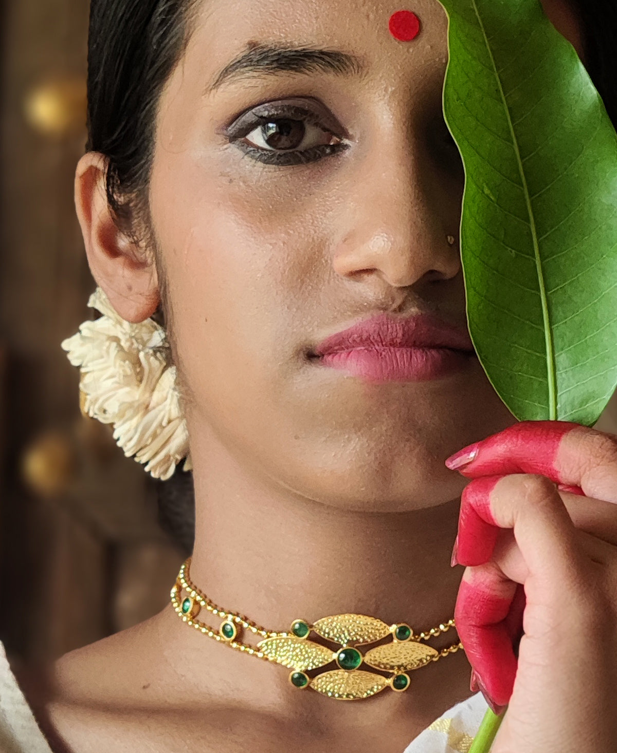 Sobuj Amra Pallav Choker