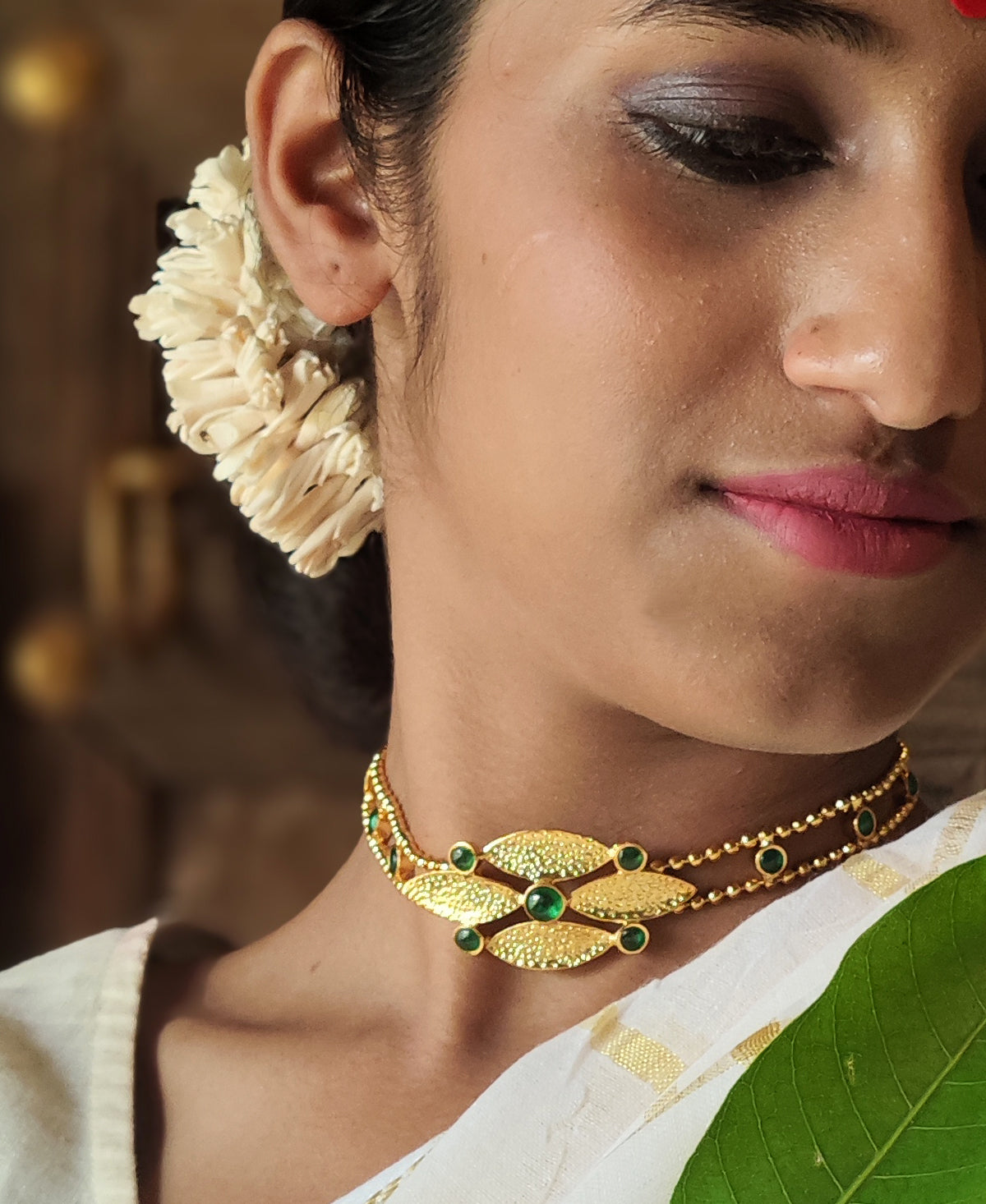 Sobuj Amra Pallav Choker