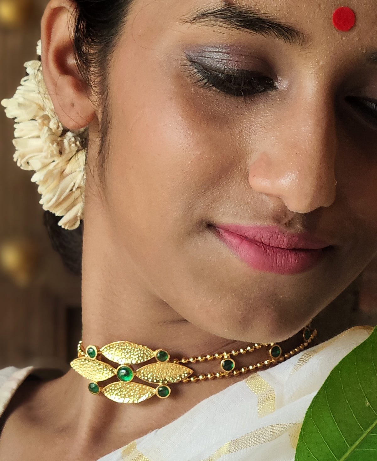 Sobuj Amra Pallav Choker