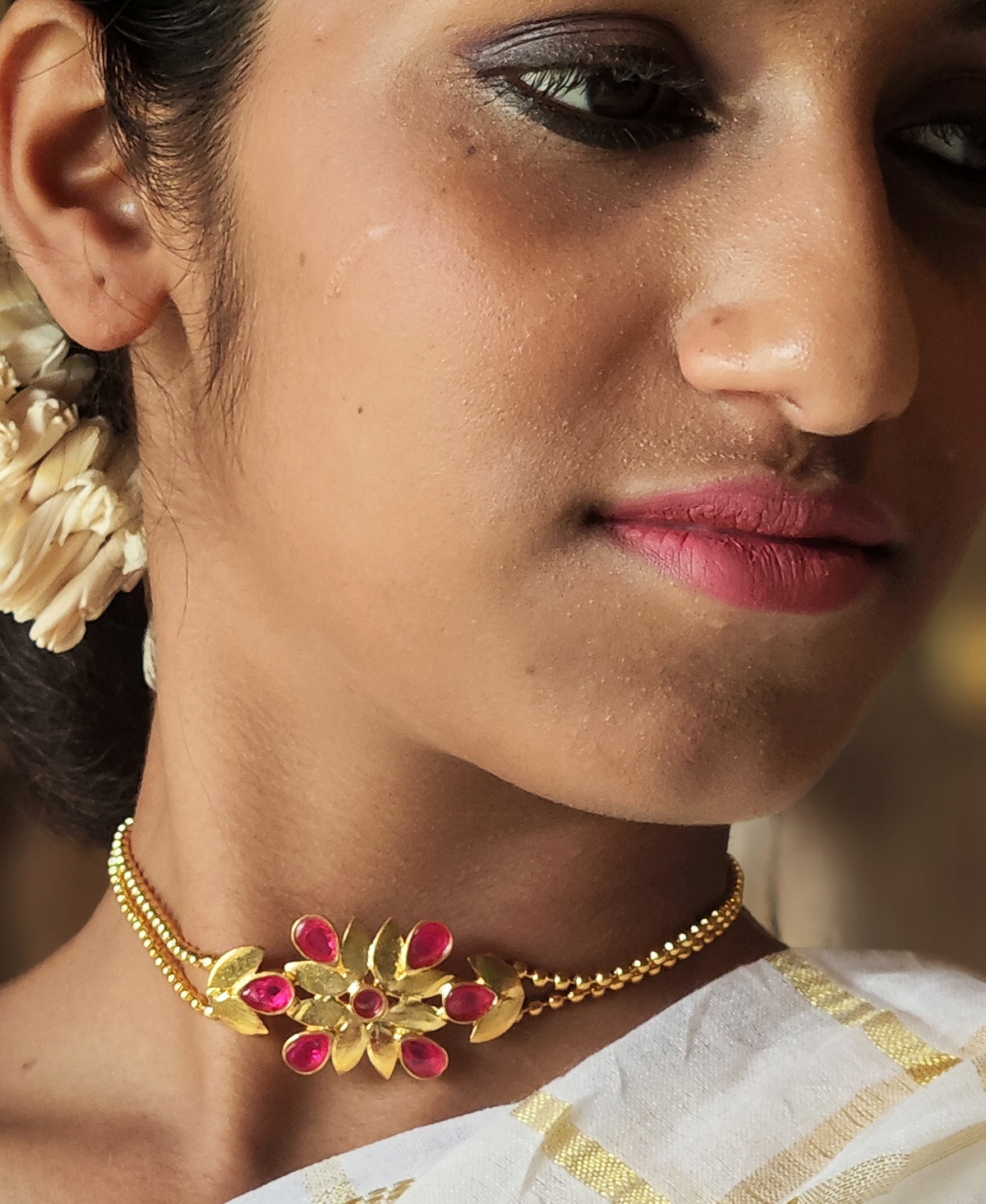 Golapi Sondha Pallav Choker
