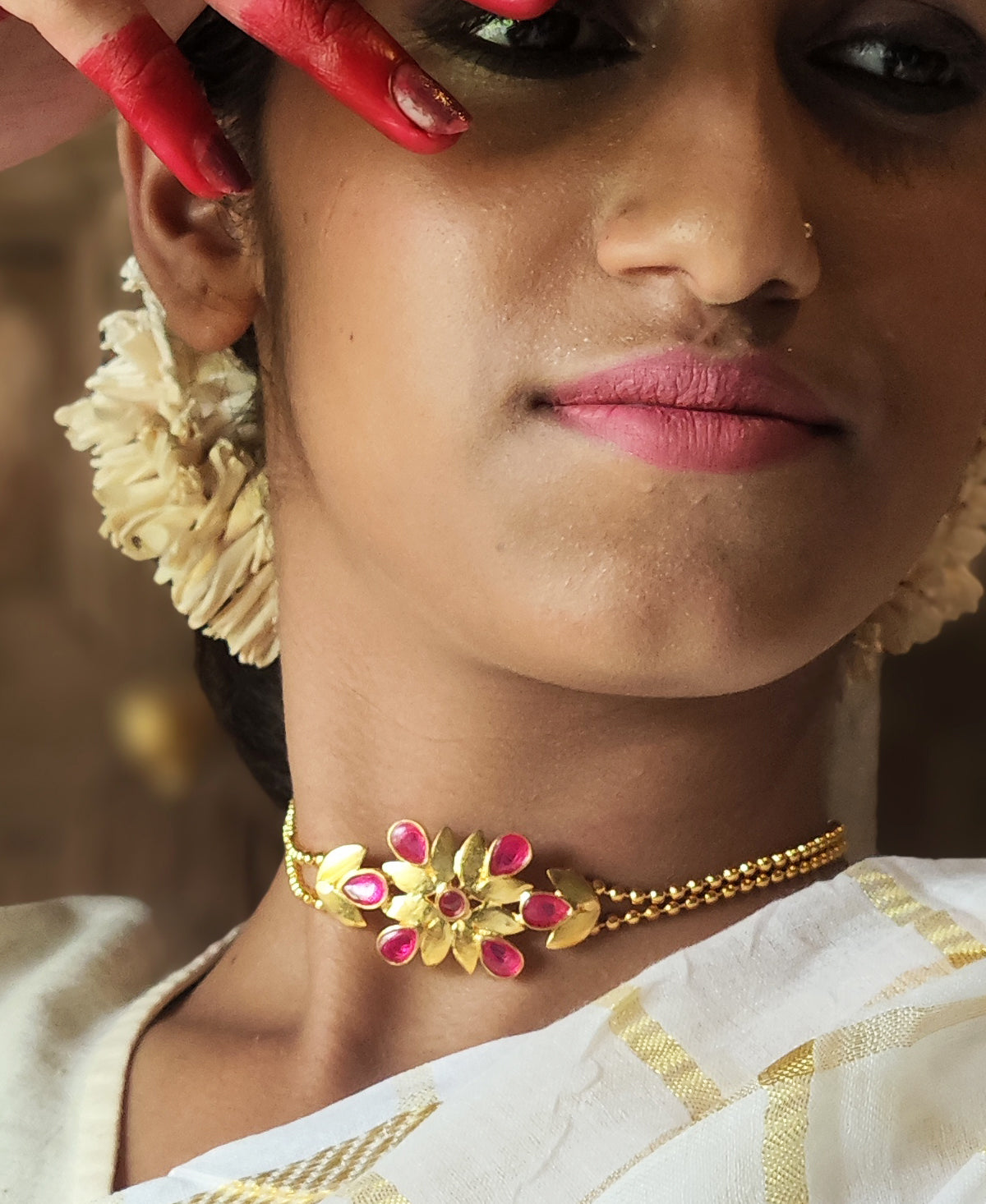 Golapi Sondha Pallav Choker