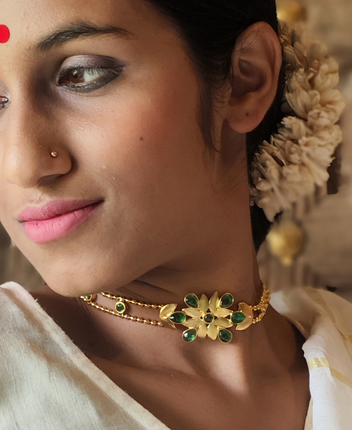 Sobuj Sondha Pallav Choker