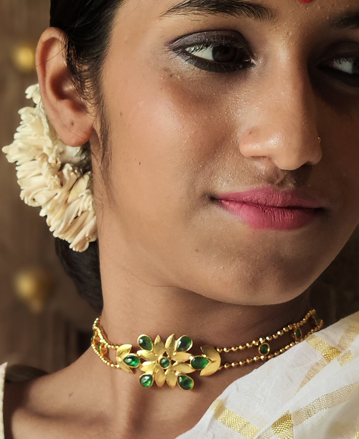 Sobuj Sondha Pallav Choker